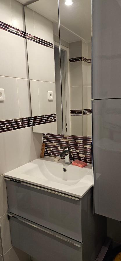 22m2 A Ivry/seine-a 200 Metres De Paris. Proche Metro 7