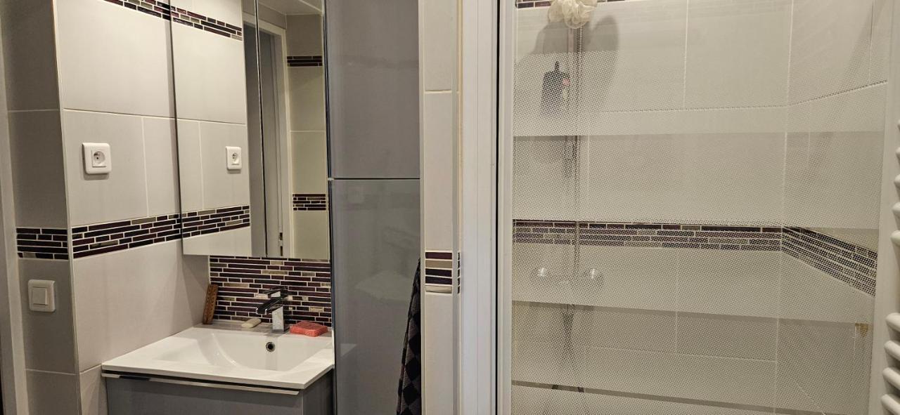 Apartment 22m2 A Ivry/seine-a 200 Metres De Paris. Proche Metro 7 *