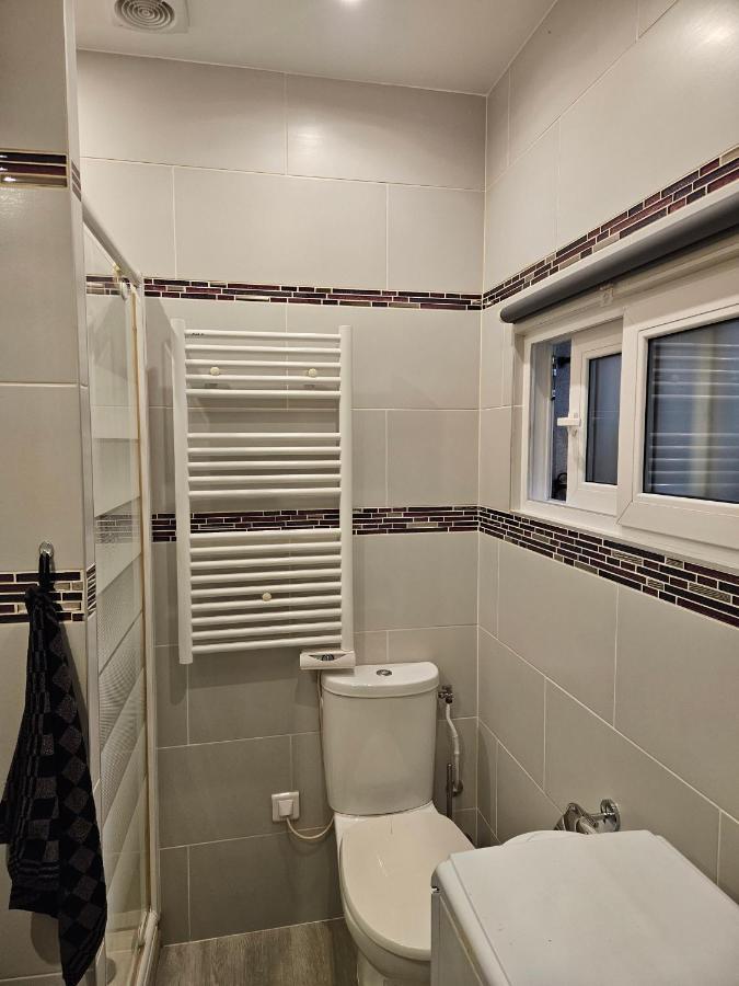Appartement 22m2 A Ivry/seine-a 200 Metres De Paris. Proche Metro 7 *